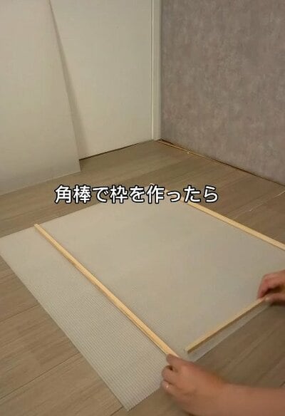 角棒で扉の枠を組む
