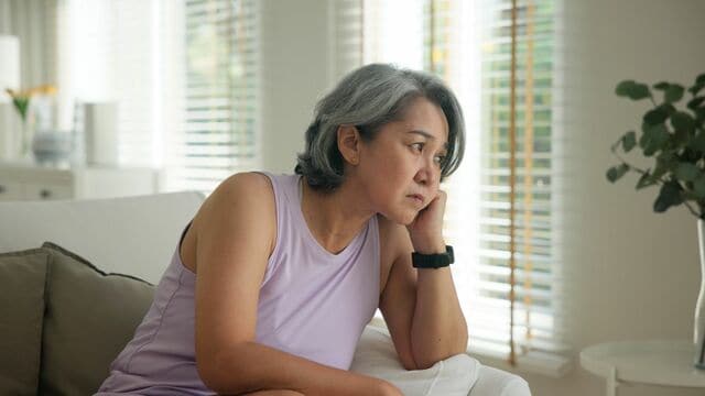 【8月14日は年金支給日】厚生年金で「月10万円に届かない人」の割合は？高齢者世帯の52.1％が「生活が苦しい」…夫婦世帯・単身世帯ともに収支赤字となる年金生活