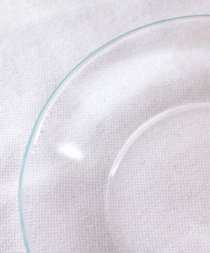 縁のナミナミデザインと爽やかなカラーリングがお洒落なプレート