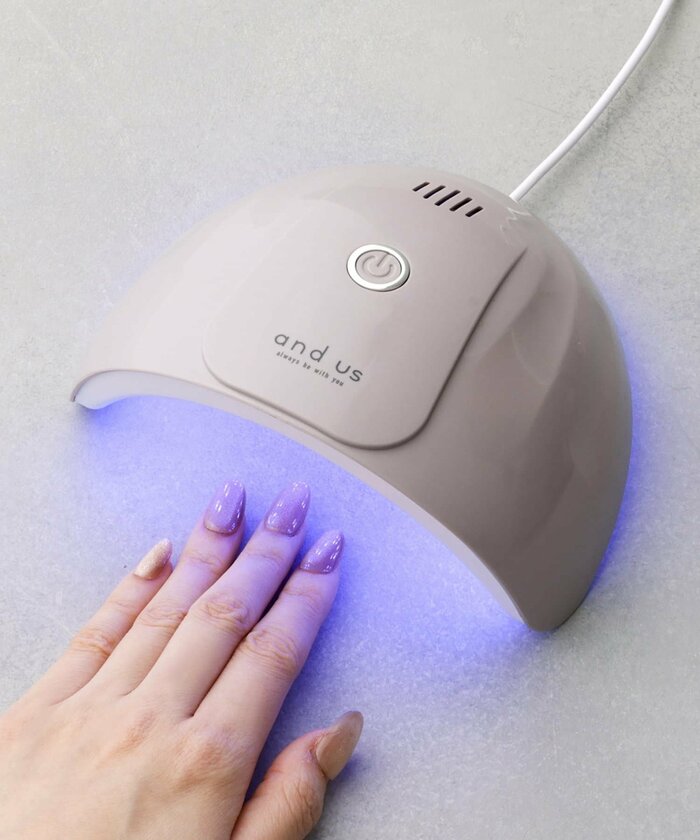 3COINS公式　《全面しっかり硬化》UVLEDネイルライトW／and us