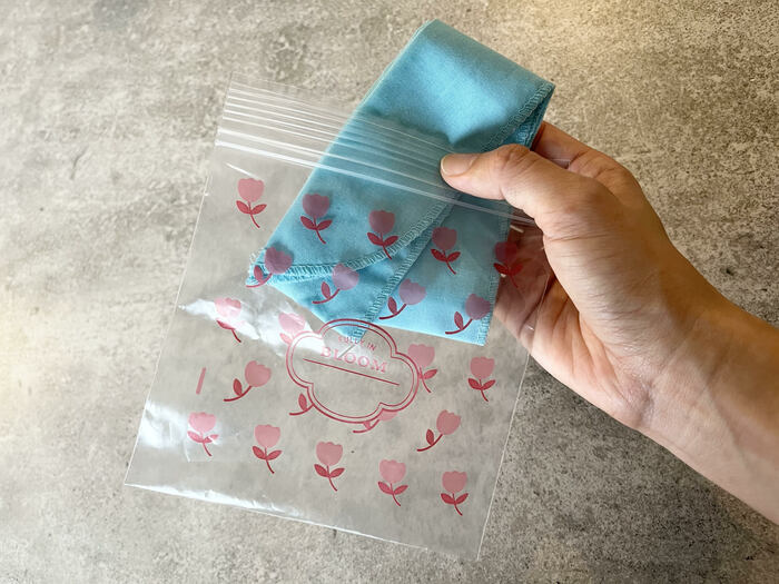 ジッパーバッグにいれたネッククーラー