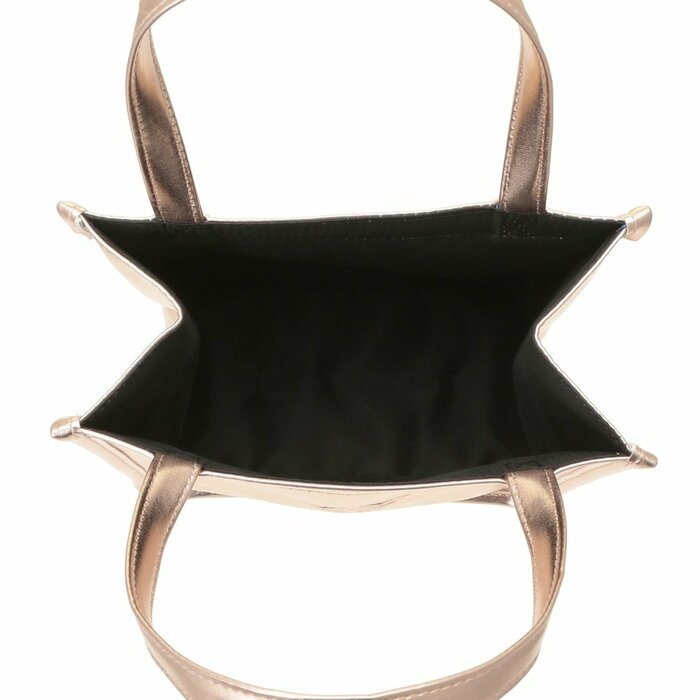 マチがあり、使い勝手の良いデザイン