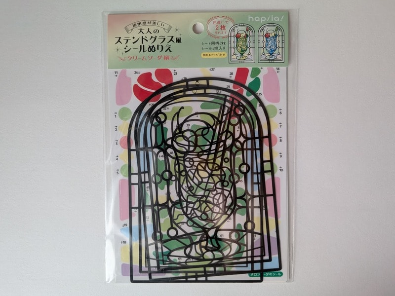 セリア　ステンドグラス風シール塗り絵