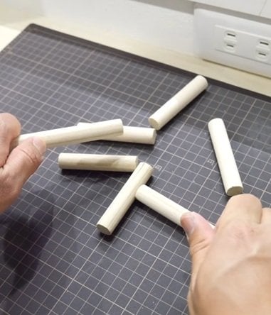 【遊び心DIY】丸棒で作る〈描けないけどかけるクレヨン〉が収納兼インテリアとして最強　「センス抜群すぎる」