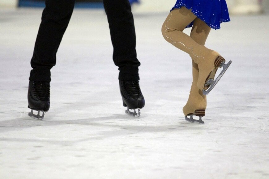 金メダルに興奮して描いた「りくりゅうペアの似顔絵」　思わず目を疑う「躍動感たっぷりの表現」に25万いいね