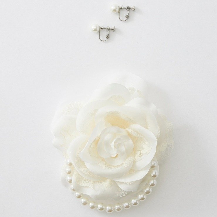 出所：しまむら公式オンラインストア コサージュ+イヤリングセット