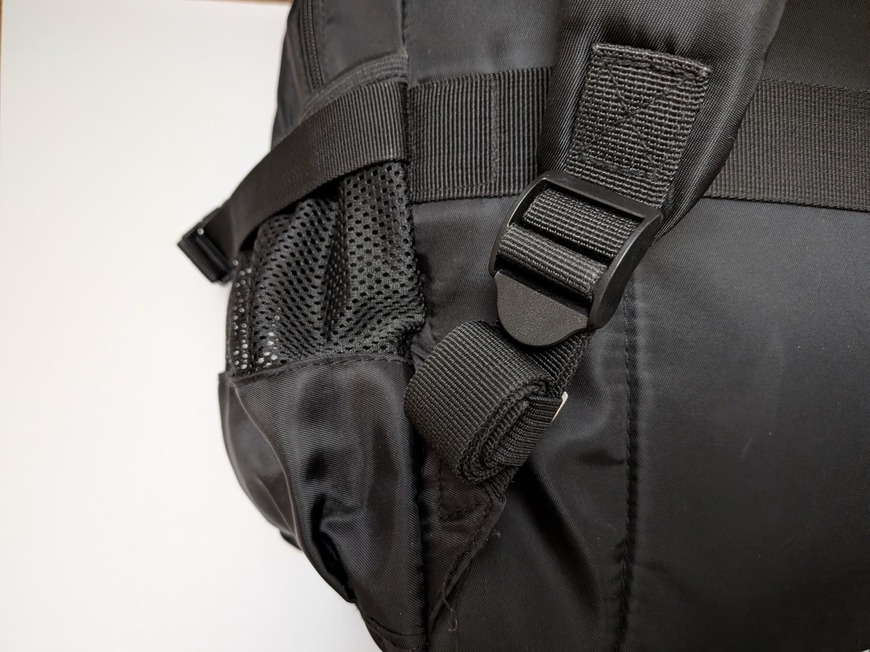 筆者撮影（セリア　リュックのヒモ固定バンド）