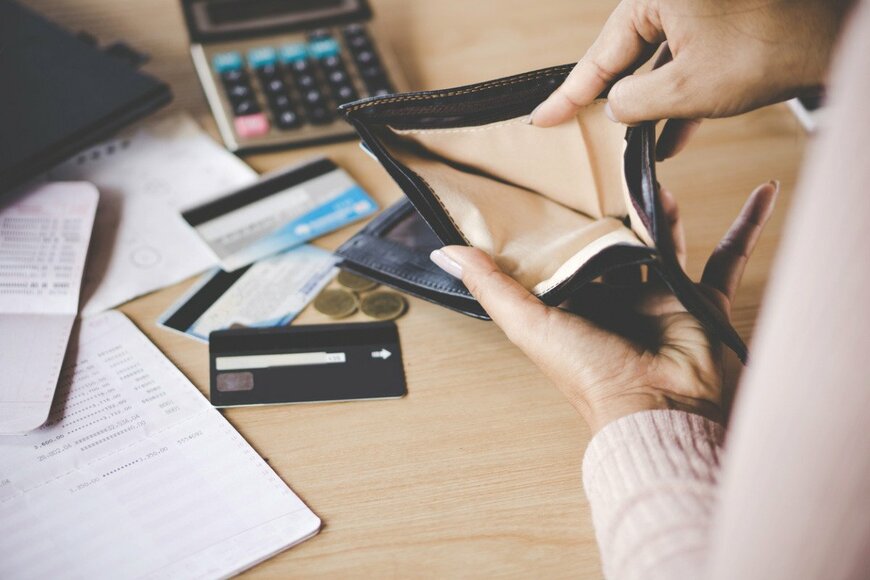 【シニア必見】年金だけでは生活できない？ 3割が実感する “厳しい現実” と対策