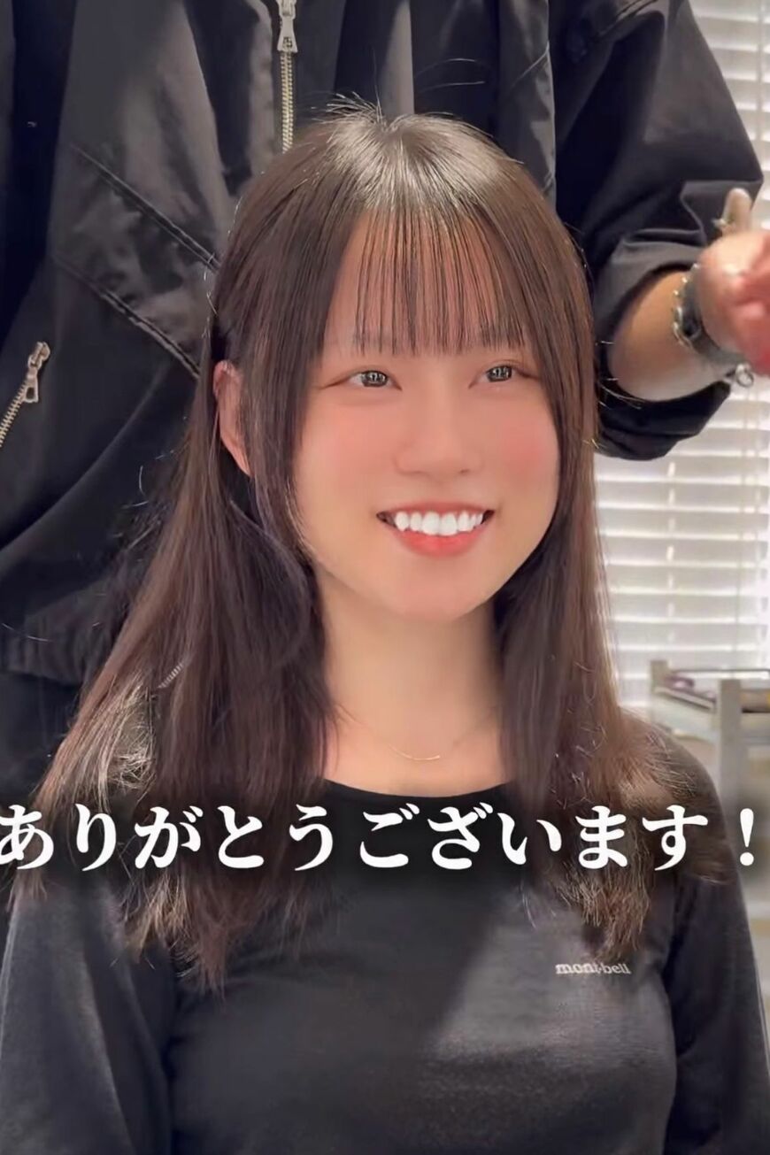 仕上がりに嬉しそうな女性