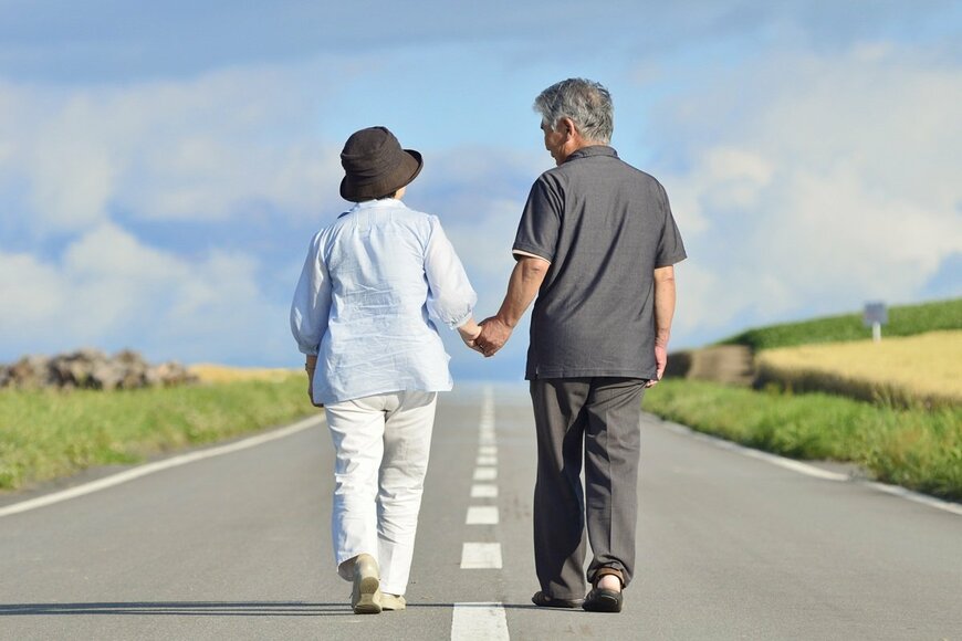【65歳以上】リタイア済の夫婦世帯「ひと月の家計収支」から老後のリアルを見る！消費支出は25万6521円。収入はどれくらい？