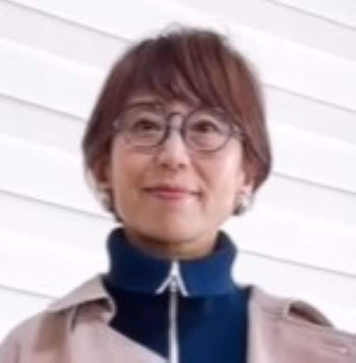 【62歳マダム】が着こなす春の「ジップスウェットコーデ」がおしゃれすぎる！カジュアル＆上品なコーデに「素敵です」と絶賛の声