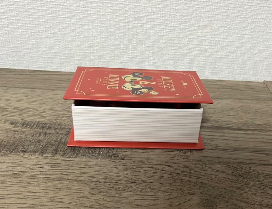 筆者撮影（セリア、ヴィンテージ風ブック型BOX/ミッキー＆ミニー）