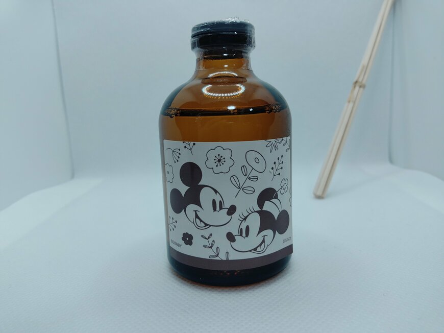 筆者撮影（ダイソー、ミッキー＆ミニーのアロマディフューザー）