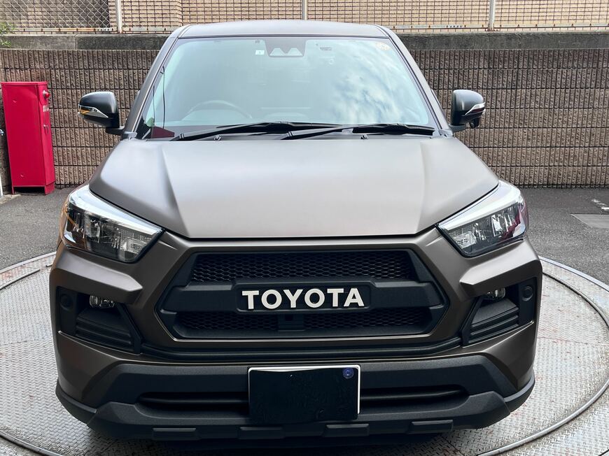 「めっちゃ良い色！」新型ミニRAV4と思いきや…まさかのトヨタ「ライズ」！渋くて格好いいカスタムカーが話題