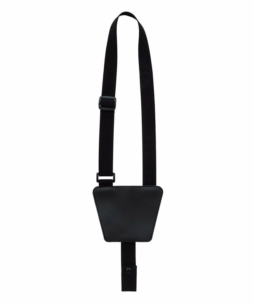 出所：3COINS公式　《ずり落ち防止に！》キャリーケースバンド