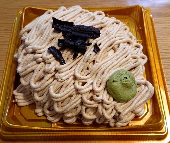スーパーに売られていたそばのようなモンブラン