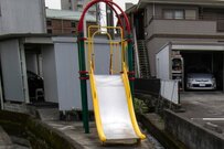 危険な場所に設置された滑り台に思わず目を疑う　「こんなん私100％落ちる」