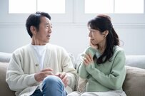 70歳代になったら「ひと月の生活費」っていくらかかるの？貯蓄額・年金月額「みんなの平均」はいくら？平均寿命は男女とも80歳代に