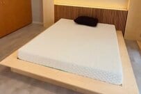 【築古賃貸DIY】ベッド横に「埋め込みコンセント」を設置　快適なスマホ充電スポットが完成