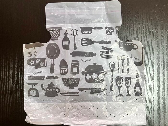 下部には水切りのために、複数穴があいています