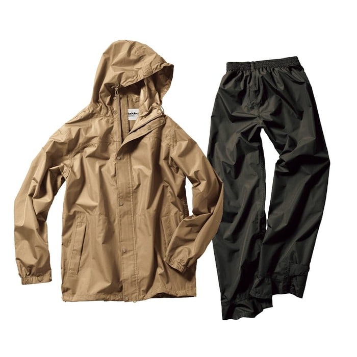 足首が隠れる長めの裾アーチカバーのおかげで、靴の中まで濡れにくい