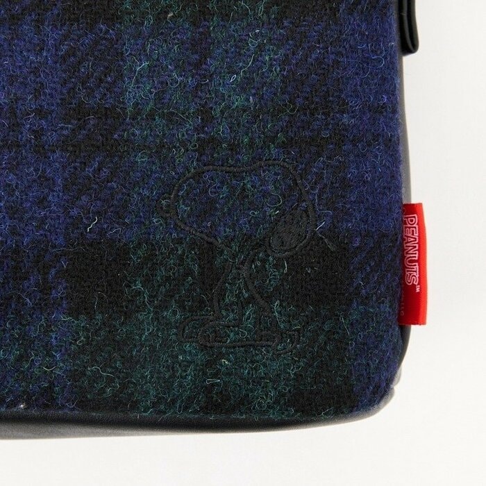 最大の魅力はなんといっても「ハリスツイード」の生地を贅沢に使用している点