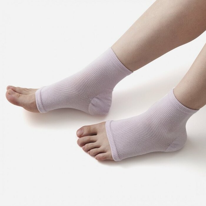 しっとりとしたかかとをキープしてくれる、かかとのケアサポーター