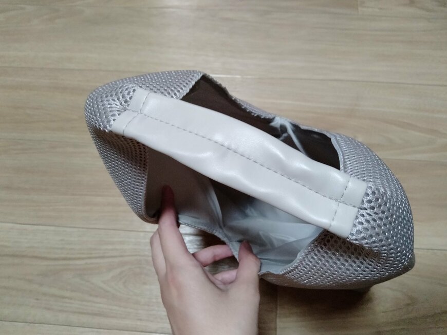 出所：筆者撮影（3COINS　メッシュトライアングルバッグ）