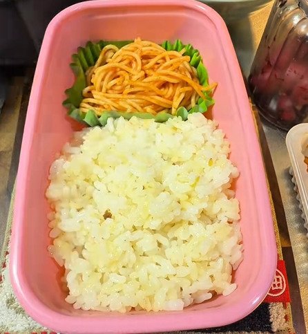 【元料理人の父】娘の弁当箱を使い「自分弁当」を作る理由　立体的に詰めたおかずと父の愛情に反響