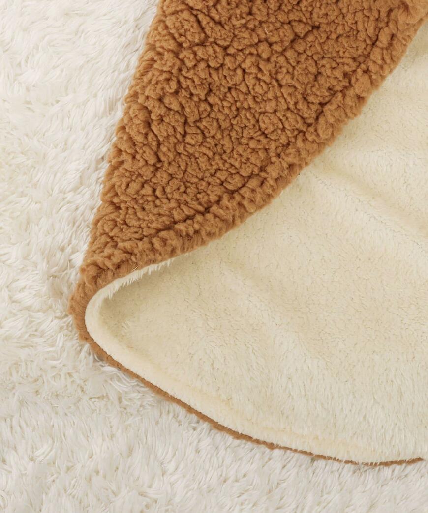 出所：パルグループ公式ファッション通販サイト 3COINS アニマルマント