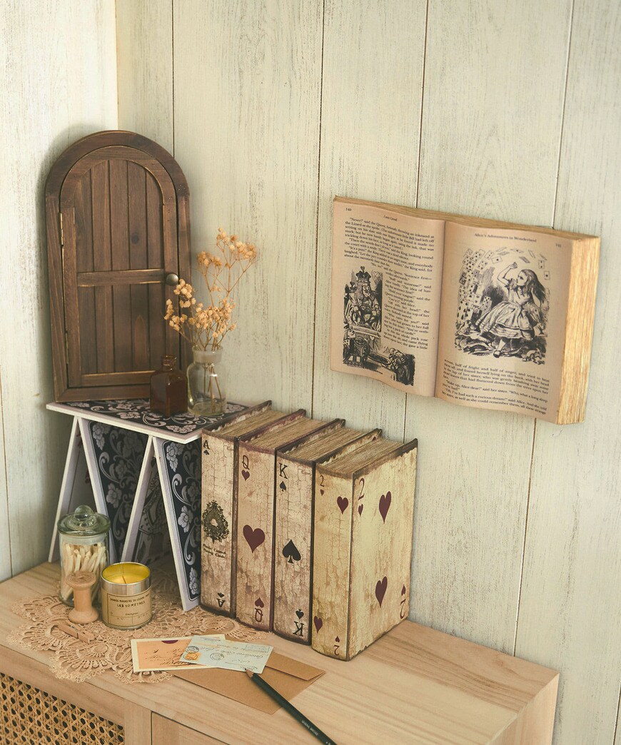 出所：パルグループ公式ファッション通販サイト salut!(サリュ) 【不思議の国のアリスインテリア】トランプミニテーブル 