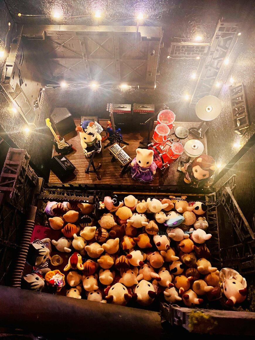 シルバニアで作った「ライブハウス」 リアルな『熱気』が感じられる作品にビックリ！