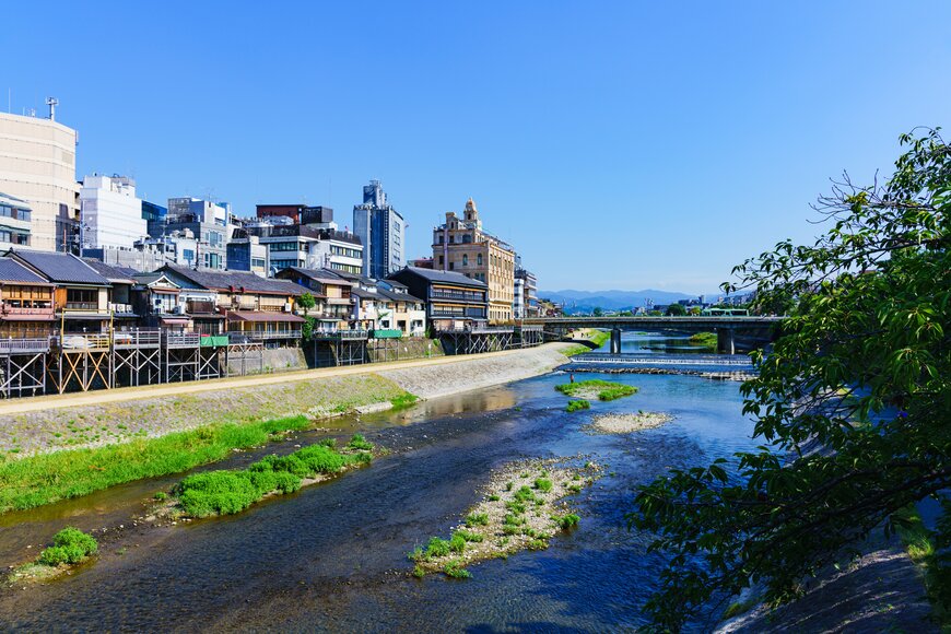 【2024年夏】京都の川床はどこで体験できる？川床を楽しめるカフェや宿泊プラン4選