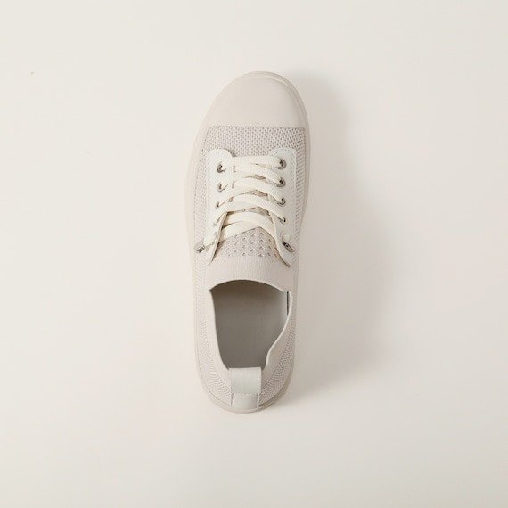 出所：ニトリ公式　低反発ソールフィットスニーカー（ベージュ）