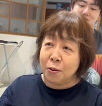 【激変】癖のある髪の毛に悩む女性　ハンサムショートで激変した姿が話題