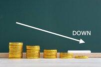 減る年金「10年で6万円以上もダウン？」厚生年金と国民年金は平均いくらか