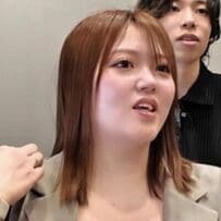 結ばなくてよい長さを希望する女性　巻き髪映えるボブで変身した姿が素敵