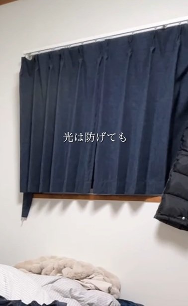 変身前の寝室の窓