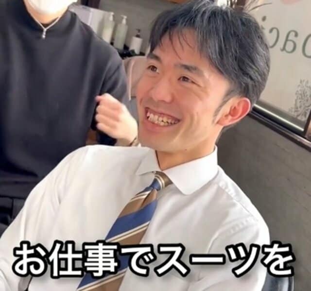 オーダーは「スーツにもあう髪型」イメチェン希望の男性が〈刈り上げ×センターパート〉で爽やかに決める！