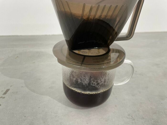 熱湯を全体に少しずつ注ぎハンドドリップしていきます