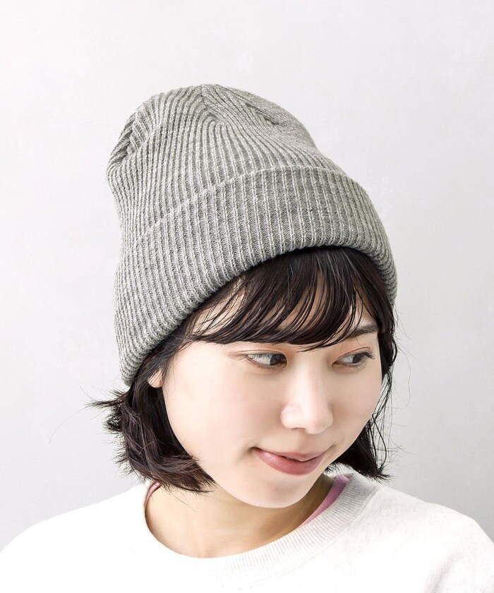 シンプルなデザインでどんなコーディネートにも合います