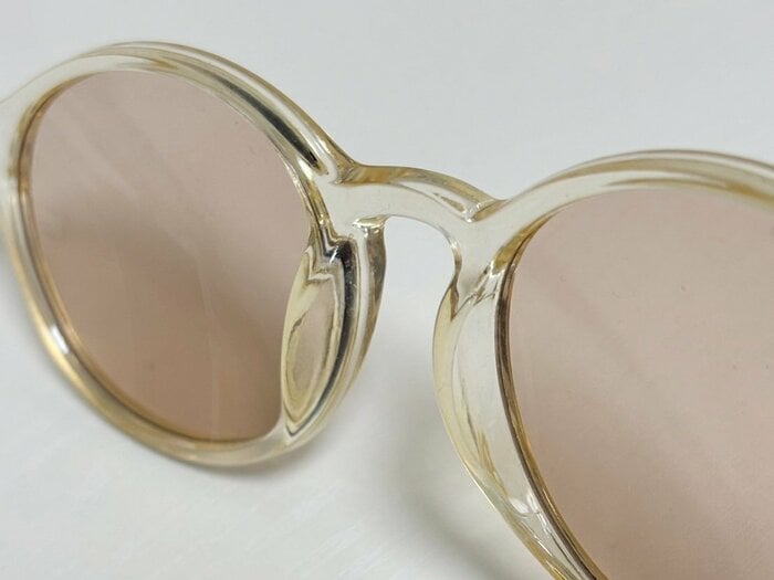 フレームと一体になった鼻パッド