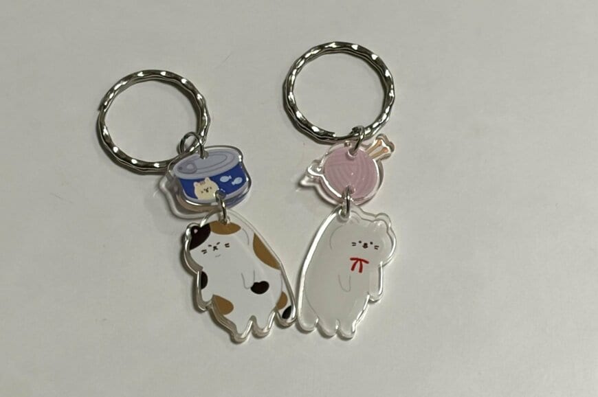 筆者撮影（キャンドゥ、9398 揺れるアクリルキーホルダー ねこ）