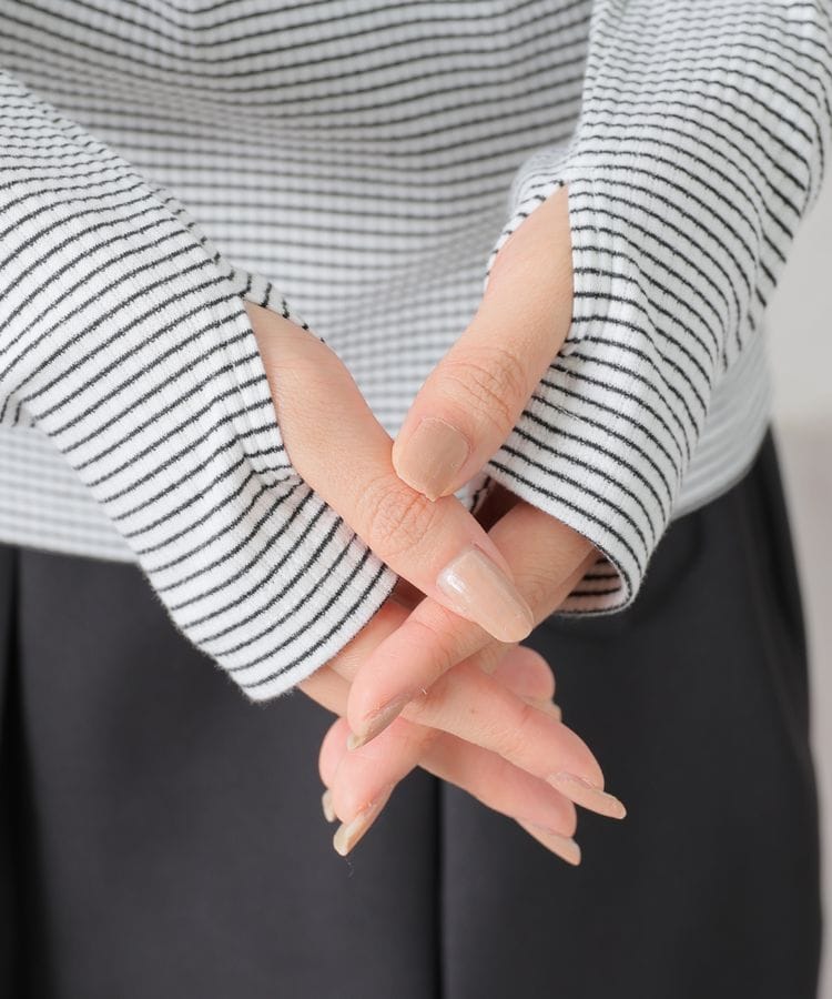 出所：ハニーズ公式通販 刺繍ハイネックトップス