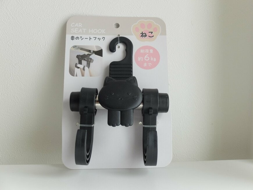 筆者撮影（セリア、車のシートフック ねこ）