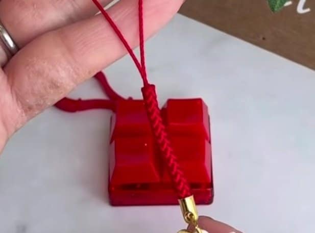 【100均DIY】韓国でバズってる！ダイソーのカラーブロックキーホルダーを分解→自分だけの「カスタムキーボード」にアレンジ