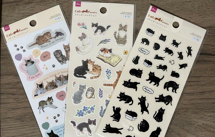 筆者撮影（ダイソー、シートステッカー（猫文具、コラージュ）・シートステッカー（猫文具、花と猫）・シートステッカー（猫文具、黒猫））