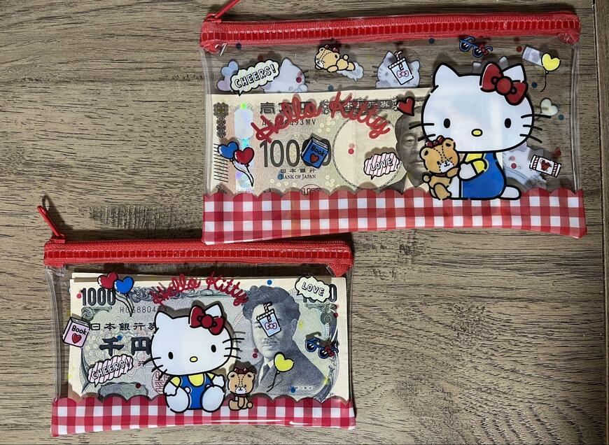 筆者撮影（キャンドゥ、クリアーポーチワイド　ハローキティ・クリアーポーチＭサイズ　ハローキティ）