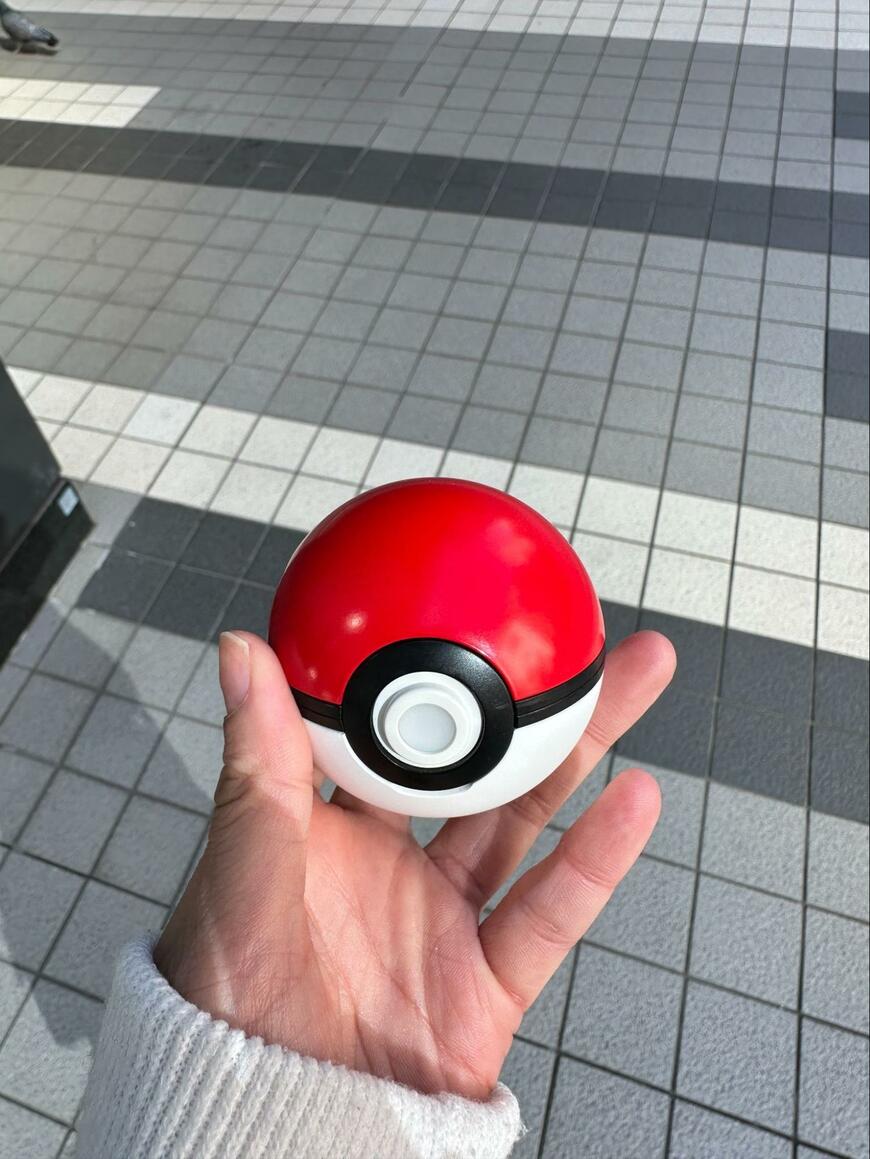 モンスターボールのようなイヤフォンケース