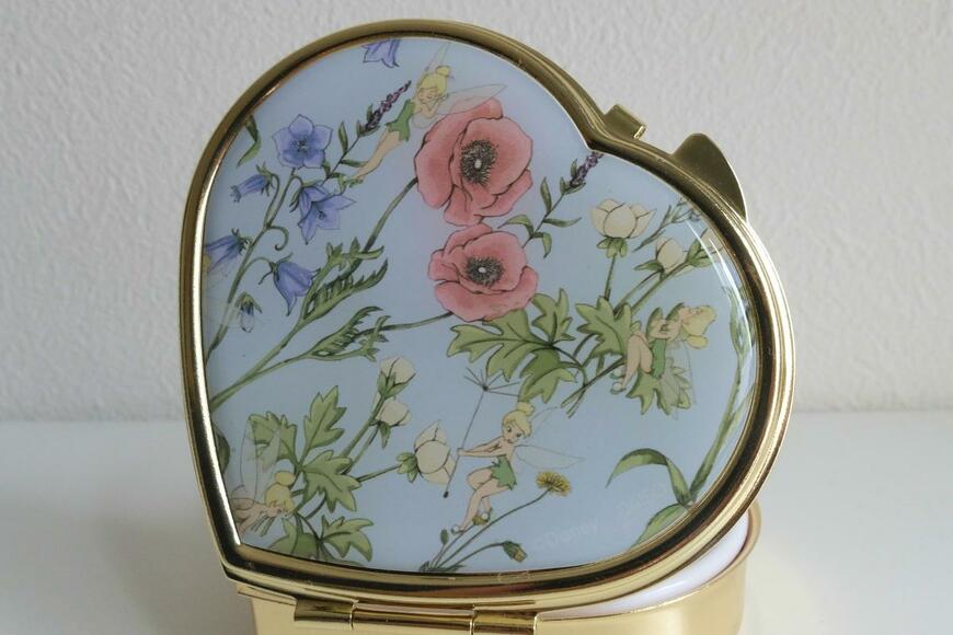 ダイソー「ミラー付きミニケース、ハートB(ティンカー・ベル)」